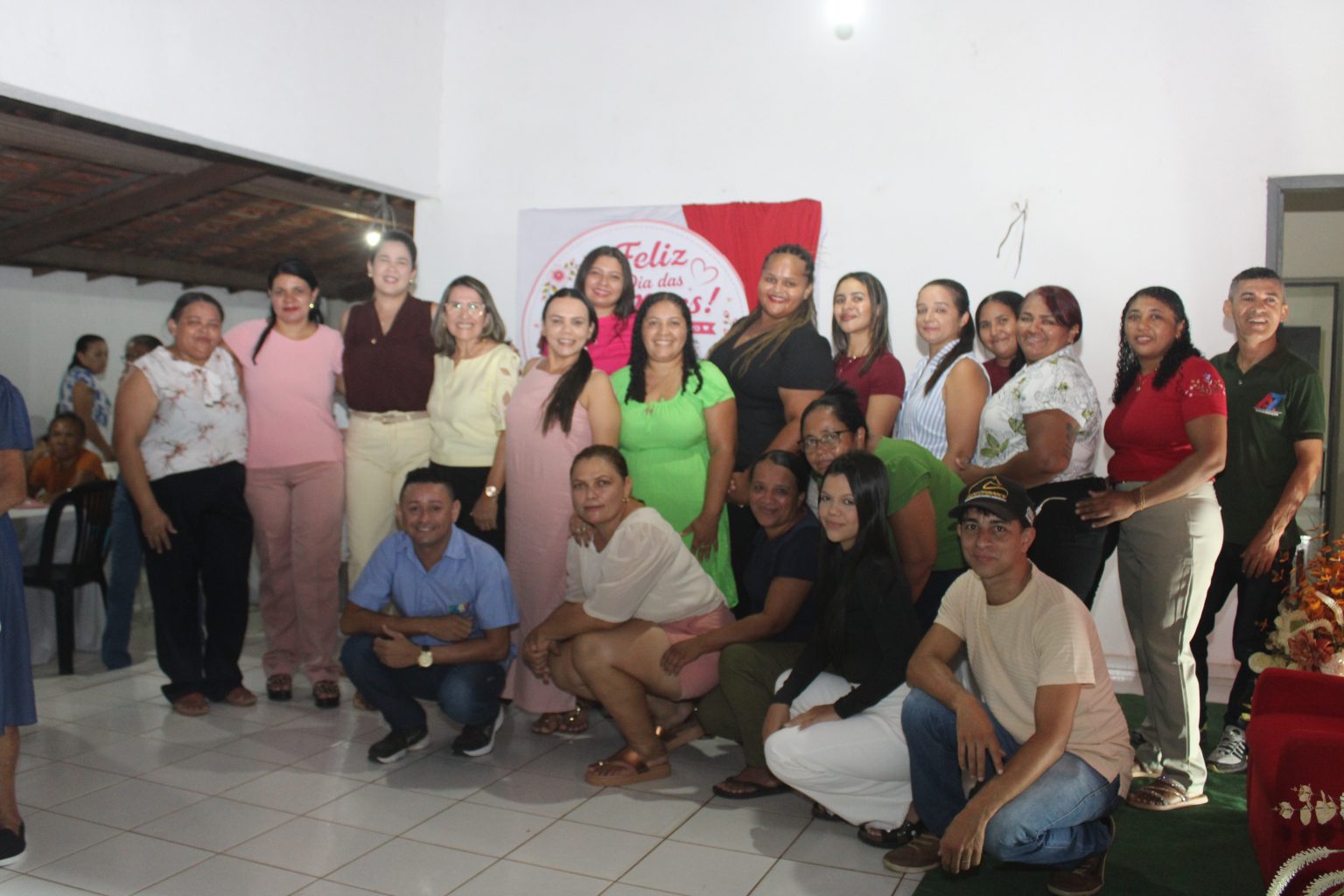 Grupo de idosos “Laços de Ouro” celebra Dia das Mães com música, jantar especial e muita animação