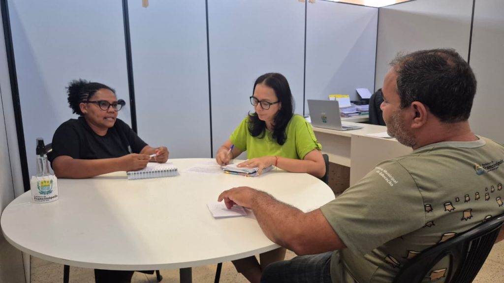 Prefeitura de Francinópolis realiza reunião de planejamento para o aniversário de 3 anos da Feira da Agricultura Familiar
